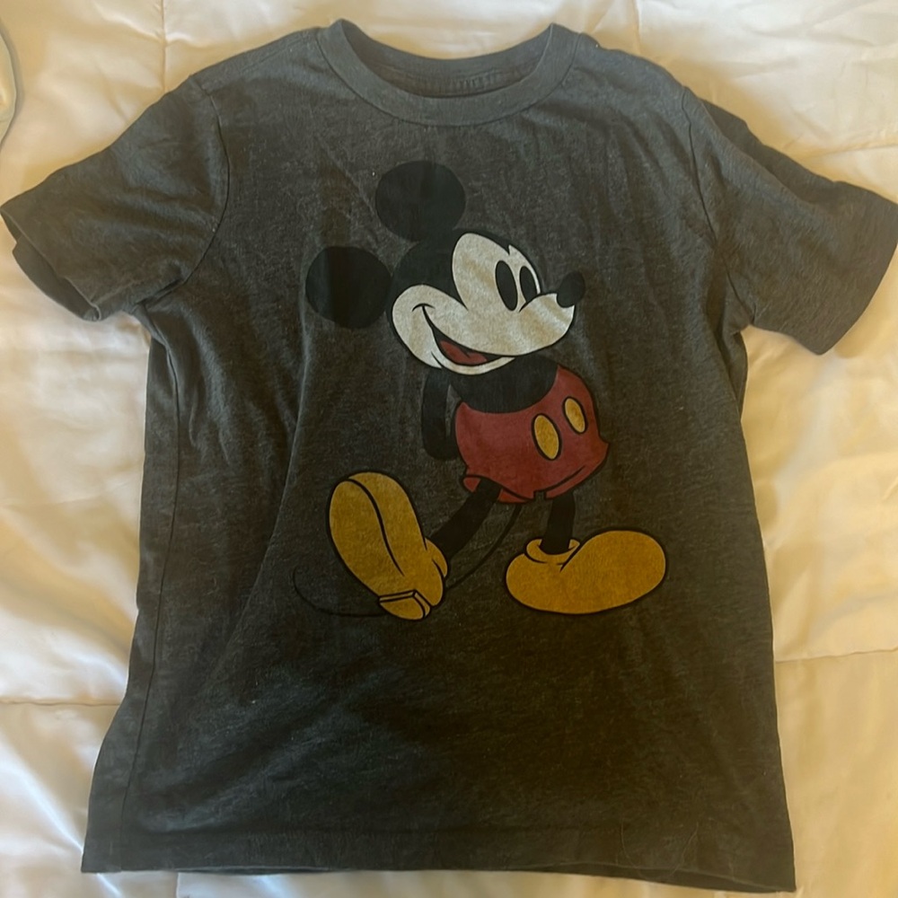 Vintage Disney Mickey Mouse T-Shirt in a Medium (8)